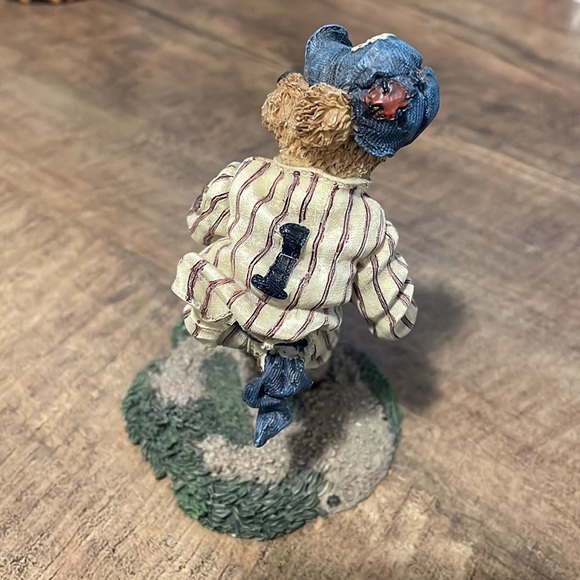 Boyds Bear baseball pitcher figurine - Picture 2 of 4